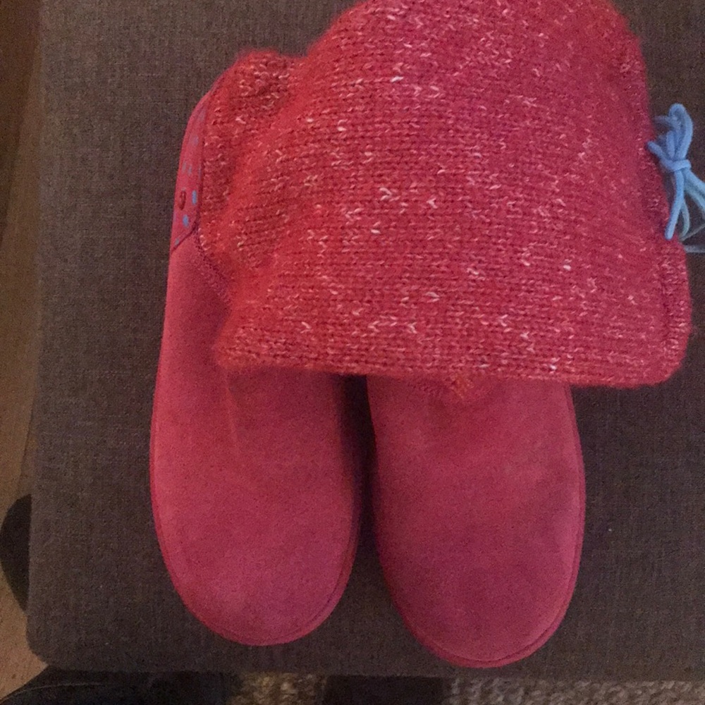 Pink sweater I love Ugg boots size 8